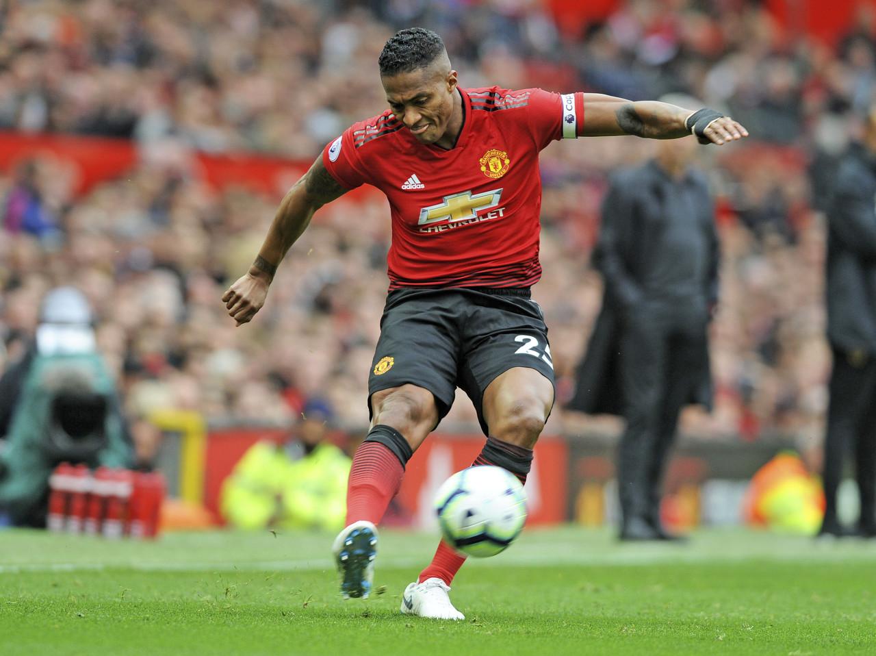 爱游戏APP-里程碑夜瓦伦西亚防线松动，社区盾今晚刷纪录，球迷炸锅，训练强度明显提升(米兰体育娱乐赞助瓦伦西亚q)