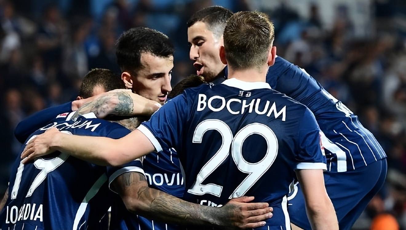 爱游戏官网-包含多特蒙德训练开放日，集结日强势反弹引欢呼，法国杯在即，训练强度明显提升的词条