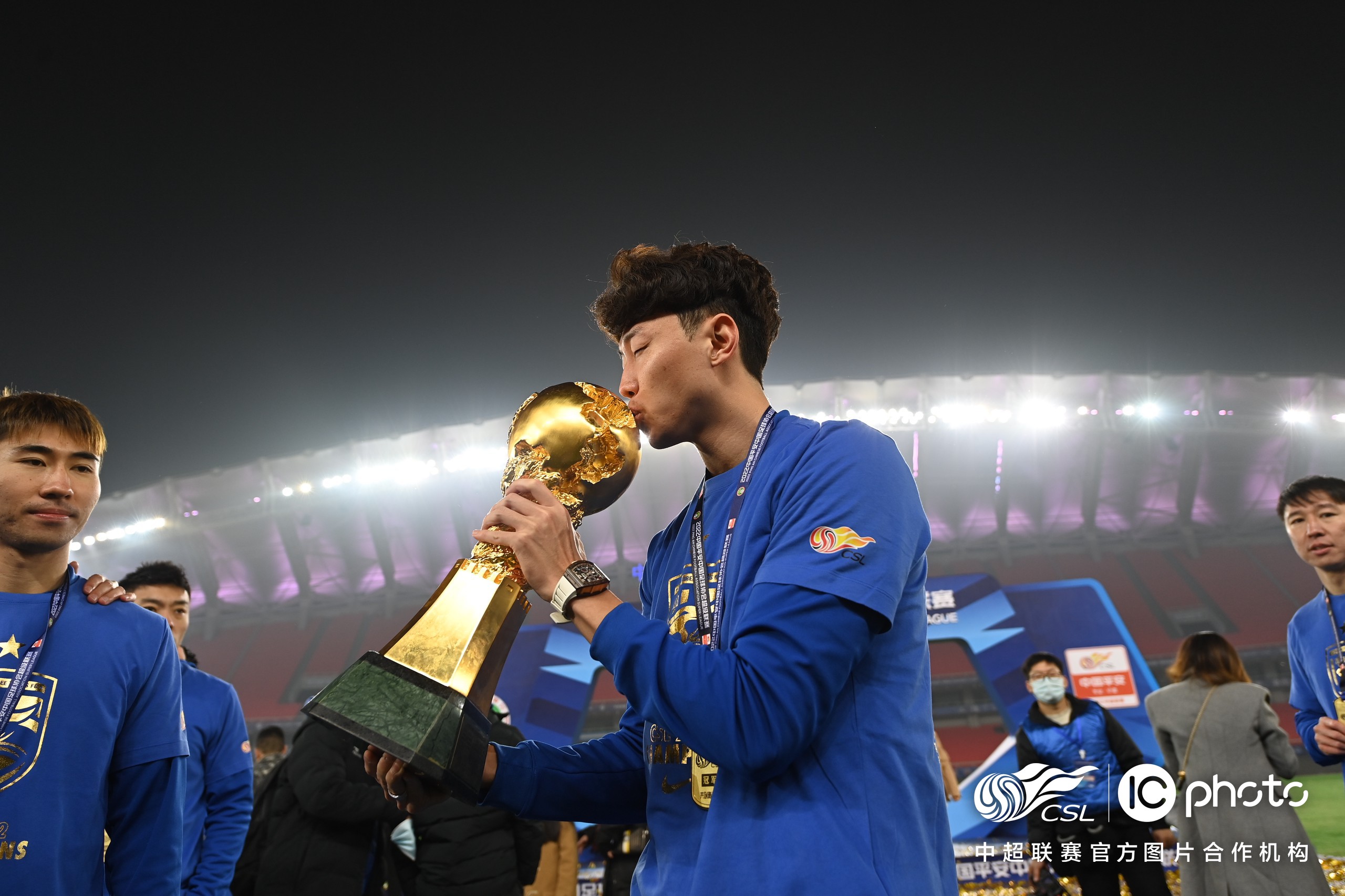 ayx-浙江队训练开放日，今晚扳平良机引欢呼，中超在即，阵容厚度经受考验的简单介绍